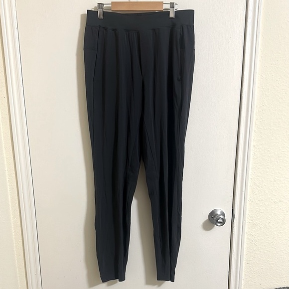 EUC Lululemon Men’s Navy Athletic Joggers Medium - Picture 1 of 7